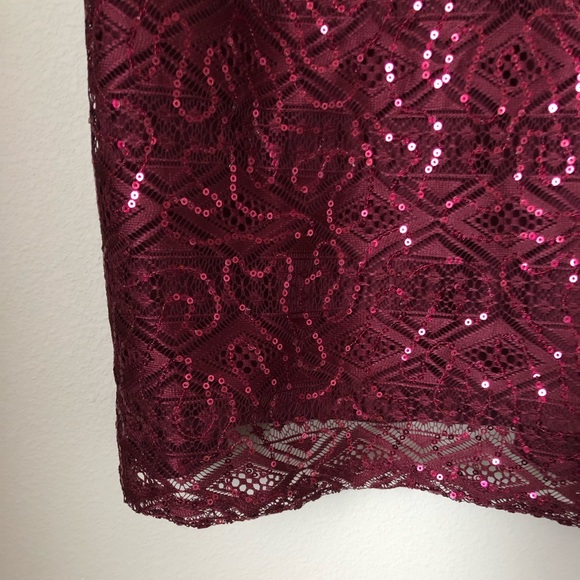 Maroon sparkly lace top - Picture 3 of 3